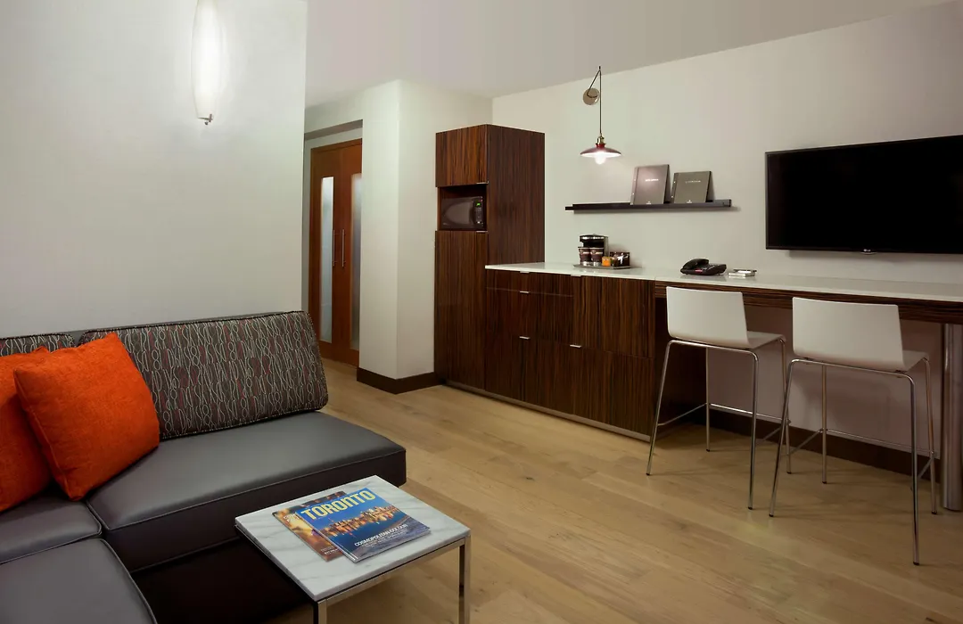 Hilton Toronto Airport Hotel & Suites-1